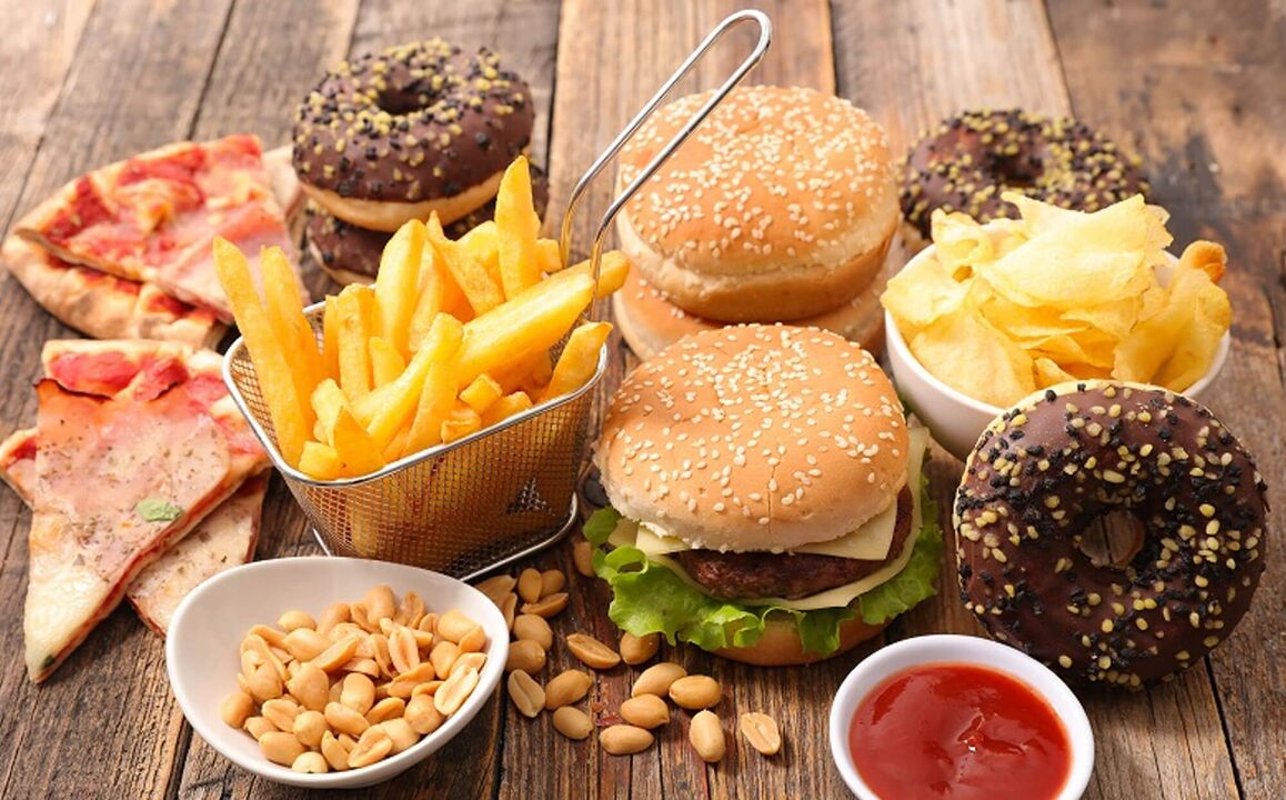 Sweets and fast food are forbidden on the Japanese diet.