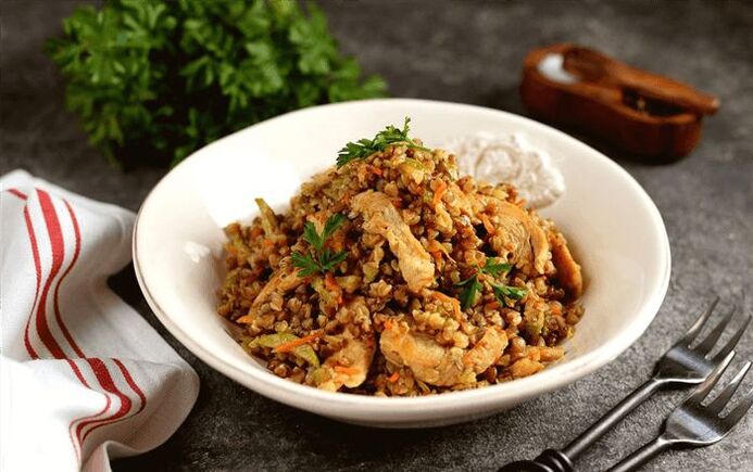 Buckwheat porridge with chicken and peppers