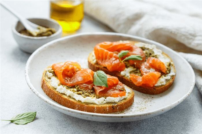 Salmon toast