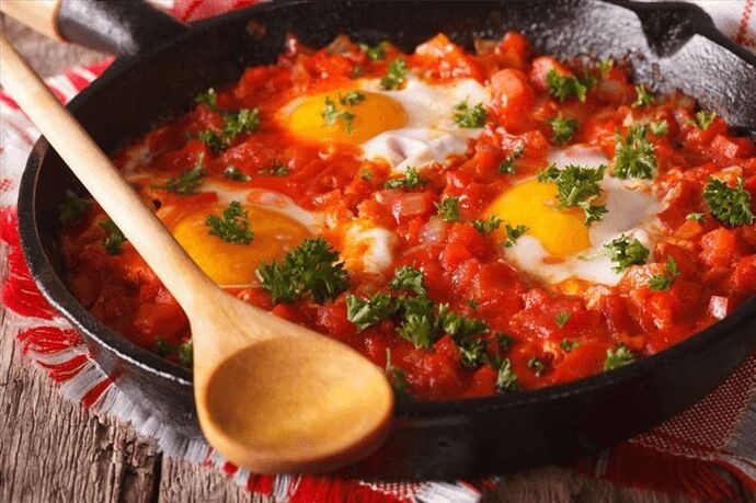 Scrambled eggs with tomatoes and peppers