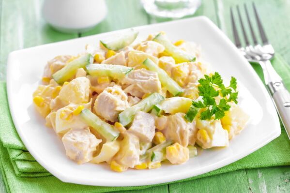 Summer salad – a light and unusual dish on the Mediterranean diet menu