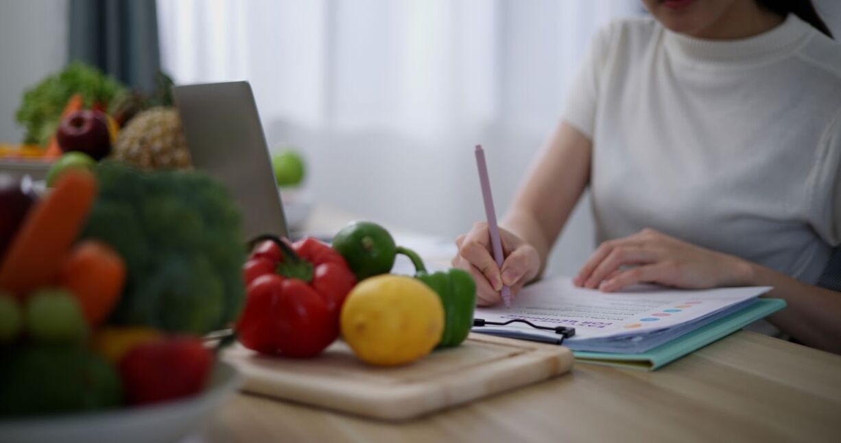 Maintaining a weight loss diary