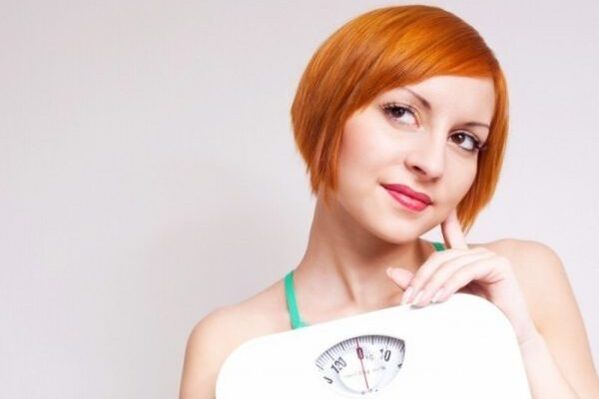 The girl is losing weight with the help of the Ducan nutritional system