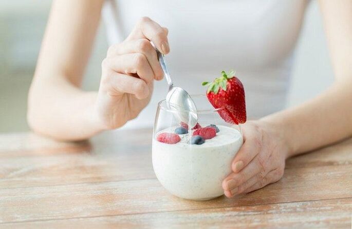 Slimming strawberry yogurt